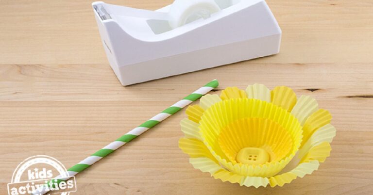 cupcake liner daffodil craft 1