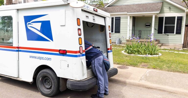 cbstexas usps worker 1