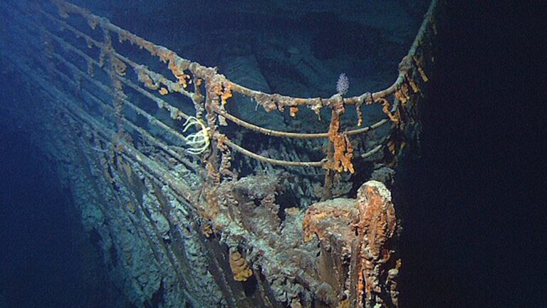 Titanic wreck bow