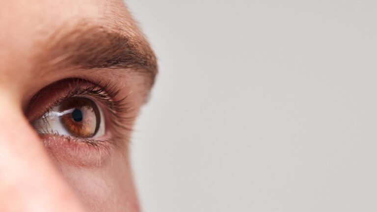 how screens damage eyes