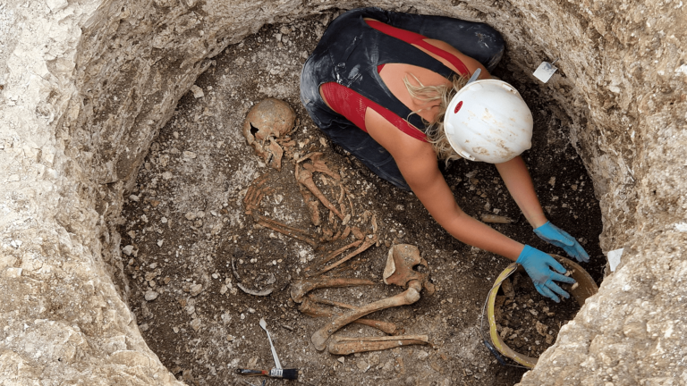 iron age burial britain